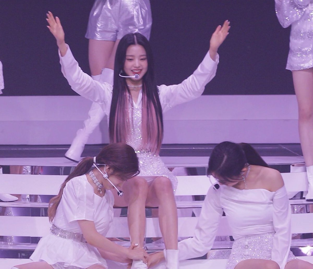 OZ_OREO_'s tweet photo. 동생 신발 가지고 뭐해!! https://t.co/O4vRtTuiWB
