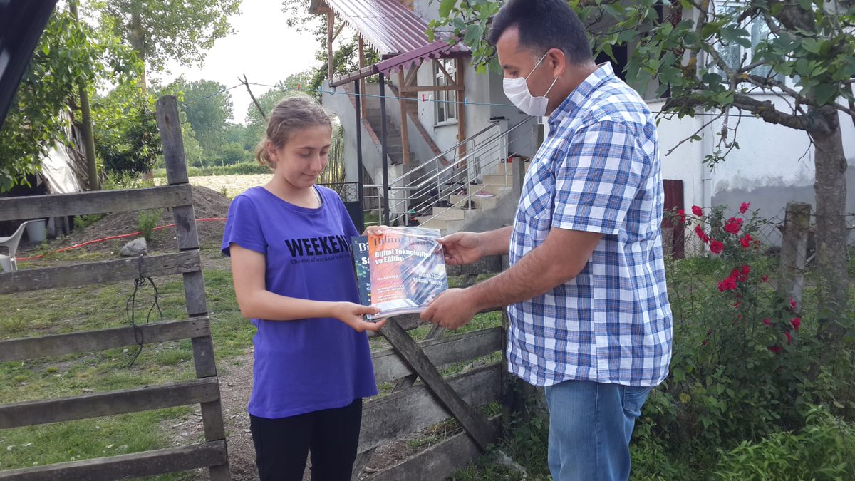 İlerde "Bilim Kadını Olacağım "diyen güzel kızımız Duygu Var'a,bilimden uzak kalmaması için dergilerini aylık olarak ulaştırıyoruz...Tatilden sonra yine ,bizim bile kafamizi karistiran sorularini bekliyor olacağız...😉👏👏 <a href="/ziyaselcuk/">Ziya Selçuk</a> <a href="/CoskunESEN57/">Coşkun ESEN</a> <a href="/zerersoy1/">özer ersoy</a> @nc_kasapoglu