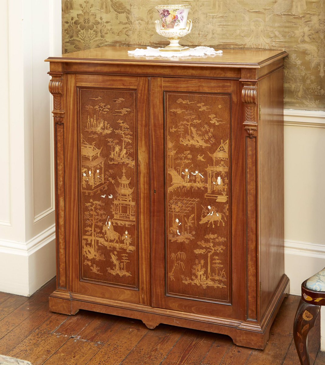 HumberMuseums's tweet photo. The International Country House. British interpretations of Asian imagery appeared on a variety of furnishings from the mid 1700s. The enthusiasm of the Prince Regent, later King George V also helped to popularise it #InternationalInfluence #Regency #NorthLincs #furniture https://t.co/PRbcc5D3zW