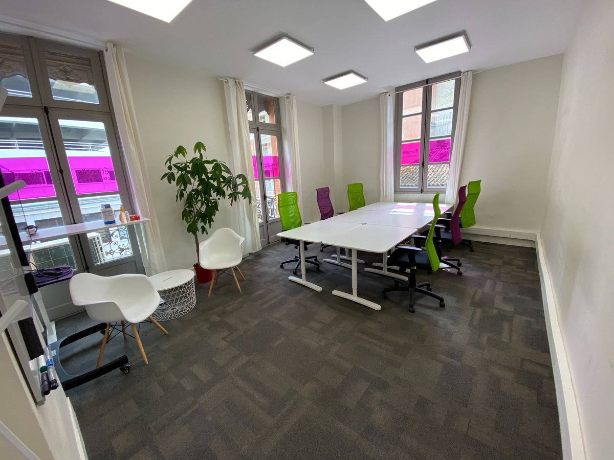 etincelle_tls's tweet photo. Votre organisation aime le #teletravail et n'a besoin de bureaux que quelques jours pour se retrouver physiquement et collaborer autour du même café ?
Bureau privatif en temps partagés (27m2 - 6 pers) au pied du métro Jean Jaurès : 
1j / sem. = 500€/mois - 2j / sem. = 800€/mois https://t.co/94MZxyBB7N