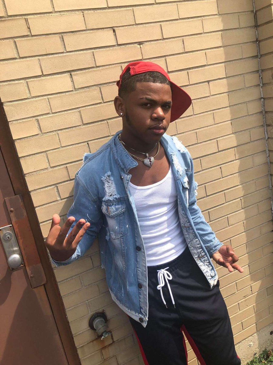 LLRecordz's tweet photo. CamG, the first official artist signed to LLRecordz, welcome to the team brotha 💎 @CamGFrmDaHarbor https://t.co/TLvGerd0j7