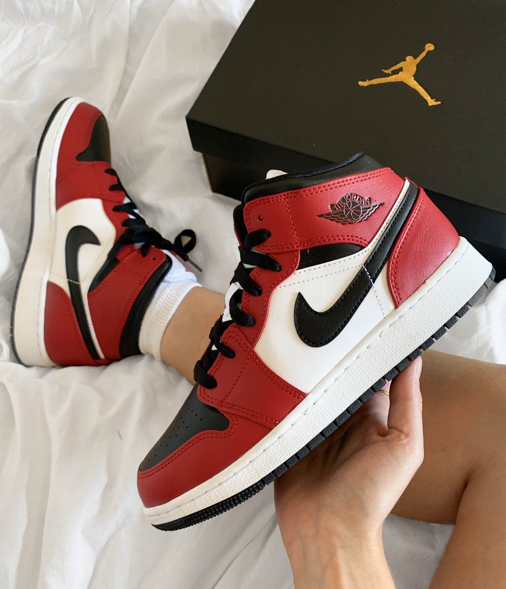 jordan 1 chicago black toe womens