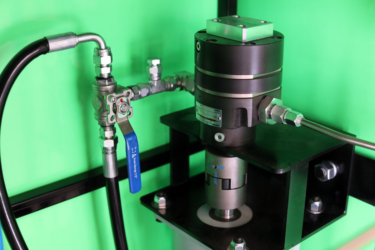 AkurateDynamics's tweet image. This is the first article in a three-part series on gear pumps.  In this article we provide a limited response to a competitor publication regarding gear pumps.  
ecs.page.link/CVTk9
#akuratedynamics #sprayfoam #sprayfoamequipment