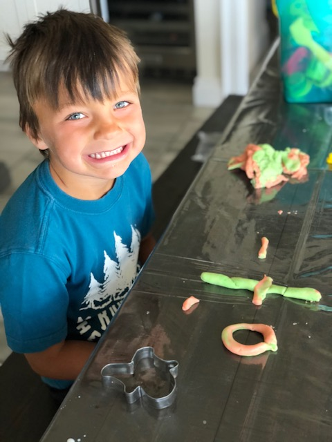 thenewMrsGordon's tweet photo. Our Alphabet Countdown Activities at work! #QisforQuestions #RisforRainbow #playdough #sightwords #newfish #summeriscoming #secondlastweekofschool #fab14 💙 https://t.co/6mbze0NGML