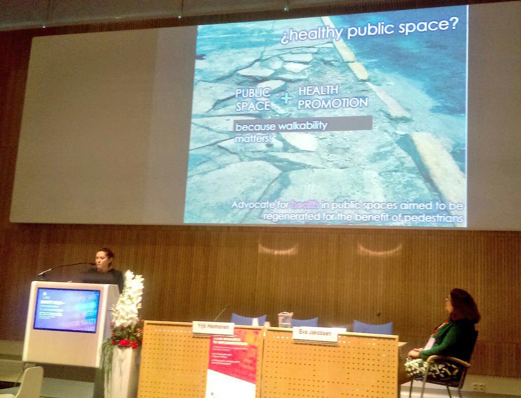 Neoperla's tweet photo. En el lejano 2016, cuando las personas viajaban a congresos, participé en #Safety2016FIN con mi propuesta en #Caminabilidad, #EspacioPublico y #PromocionDeLaSalud = #SafeCommunities
El Congreso fue en Tampere, Finlandia: en la tierra de los #Moomin 😀 https://t.co/ABOc6NGA86