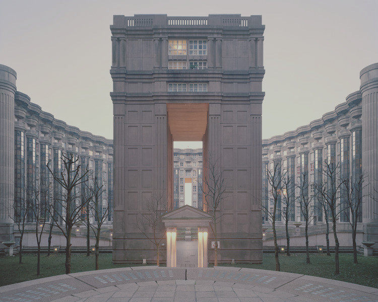 total_exit's tweet photo. just dropping some appreciation for Ricardo Bofill's ABRAXAS—a true architectural work of art which also happens to be subsidised housing. turns out they don't all have to be grey cement cubes https://t.co/3JU4N1jvGw