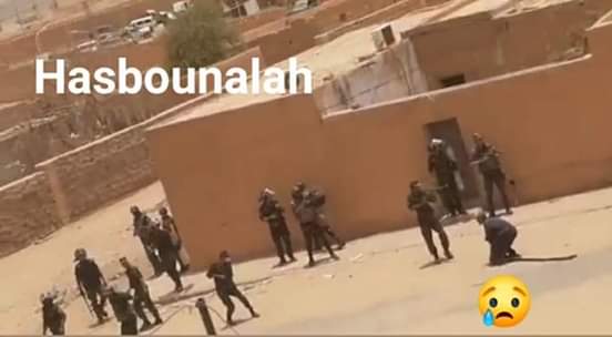 اتركوني أرى ابني ارجوكم ارجوكم 
هكذا كان صرخات اب على فلذة كبده 
الى هذا الحد دمنا رخيس 😢😢
حسبنا الله ونعم الوكيل
#كلنا_تينزاوتين