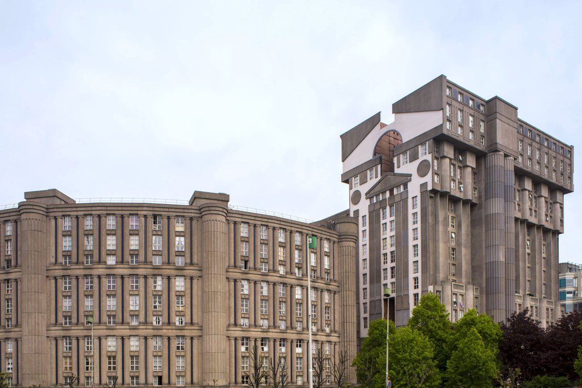 total_exit's tweet photo. just dropping some appreciation for Ricardo Bofill's ABRAXAS—a true architectural work of art which also happens to be subsidised housing. turns out they don't all have to be grey cement cubes https://t.co/3JU4N1jvGw
