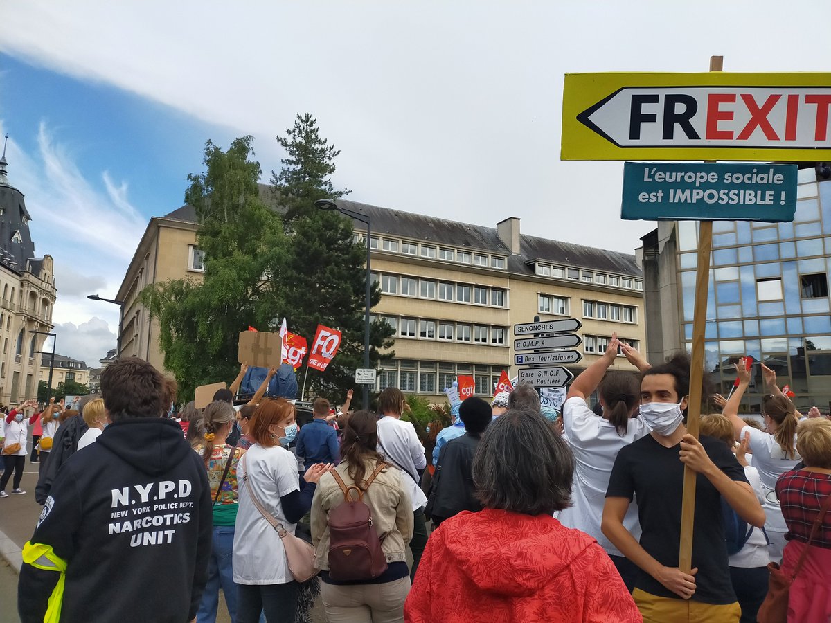 militants28's tweet photo. Nos militants présents à la manifestation en soutien de nos #soignants et pour #HopitalPublic ce mardi à Chartres https://t.co/7KdHjfBTBc