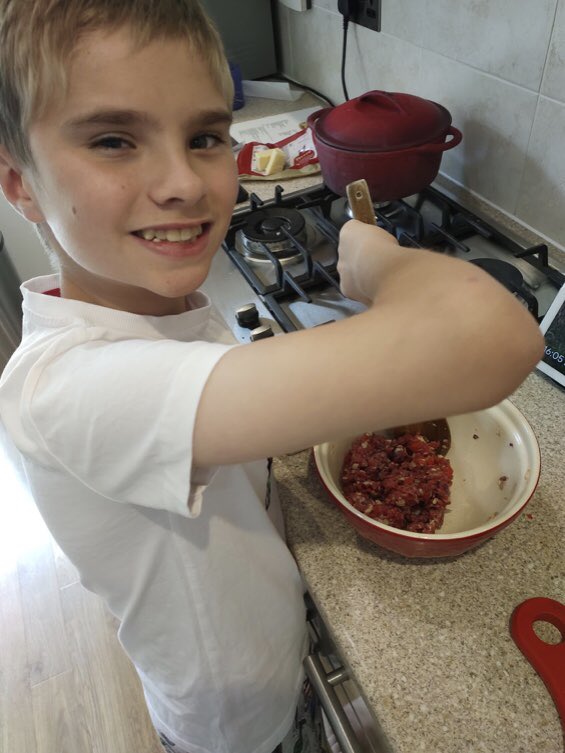 RipleyFood's tweet photo. Impressive work by Flynn in Year 7 for last weekโs burger task. ๐จโ๐ณ๐๐#betterthanMcDonalds #fakeaway #createyourownburger @ripleystthomas https://t.co/FbQbcUaItr