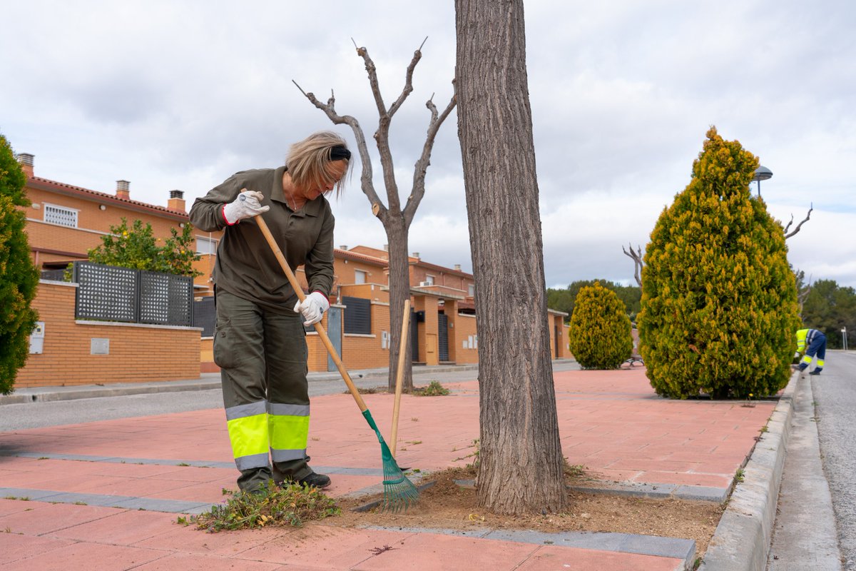 SOMCunit's tweet image. 📢Finalitzen 3 de les 6 contractacions del Programa TREFO.
👏Desde de la Regidora de Formació i Ocupació us agraïm als tres treballadors (dos homes i una dona) la seva dedicació i el seu esforç durant aquests sis mesos de treball al carrer.👍
+info: som.cunit.cat/finalitzen-3-d…