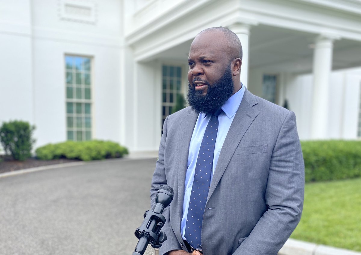 MalloryBlount45's tweet photo. “Everyone should have a chance at the American dream, including the African-American community.” @JaRonSmith45 speaking to @BlackNewsC this morning. 🇺🇸 https://t.co/xP8h0doZx8