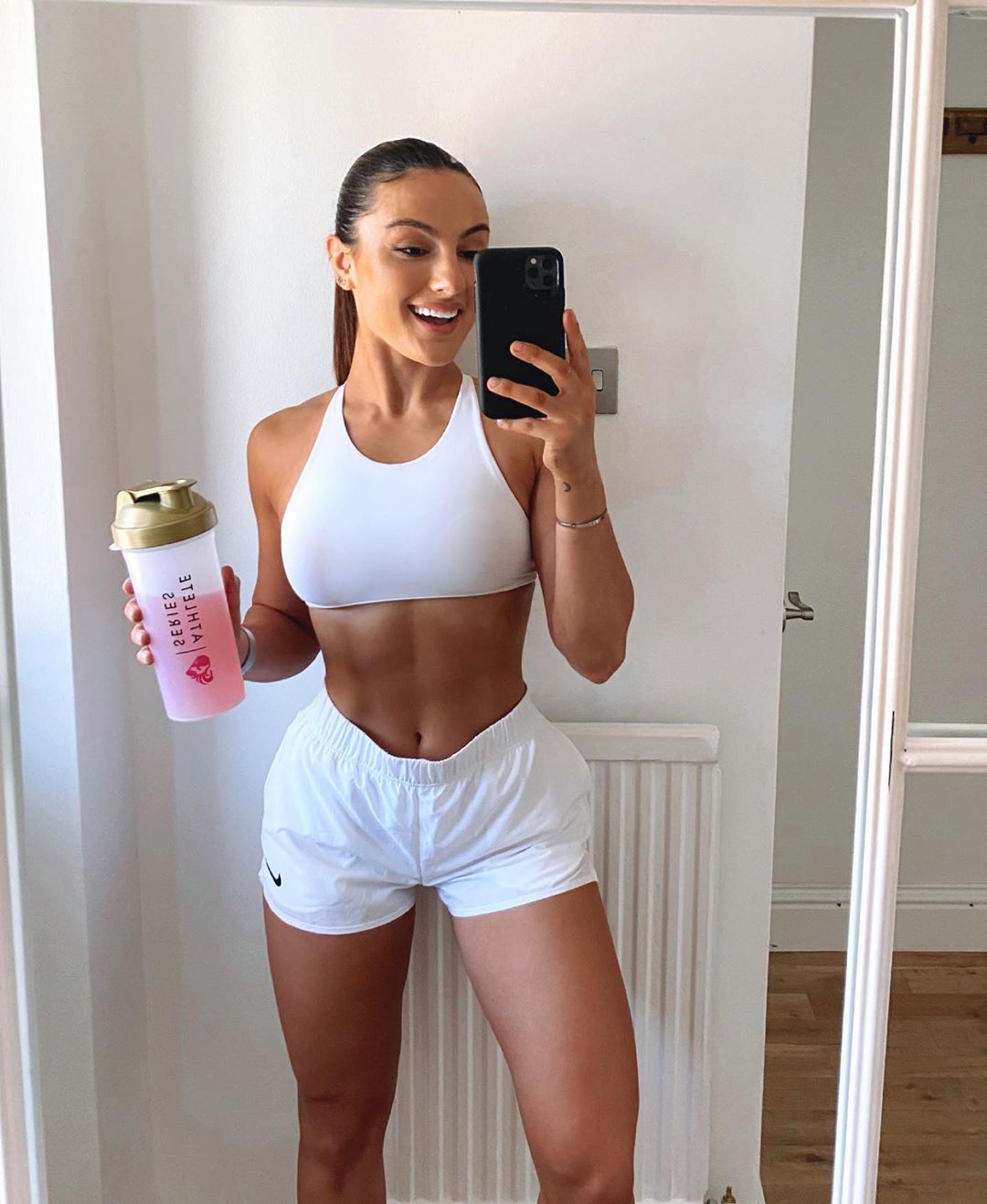 Women's Best on X: Krissy Cela fuels her body while working out with her  BCAA Amino Drink in Rainbow Candy flavor of her own Women's Best Athlete  Series 🌈💕 ⁣ ⁣ Make
