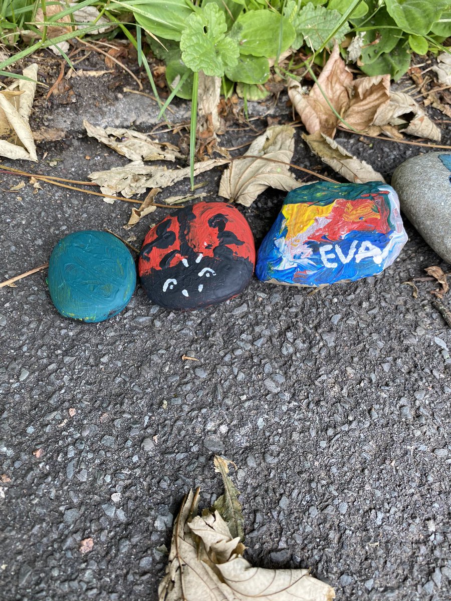 ZoeBrunswick's tweet image. Leo and Eva adding a few painted stones to the #HVCS rock snake @yrhvcs @y3hvcs