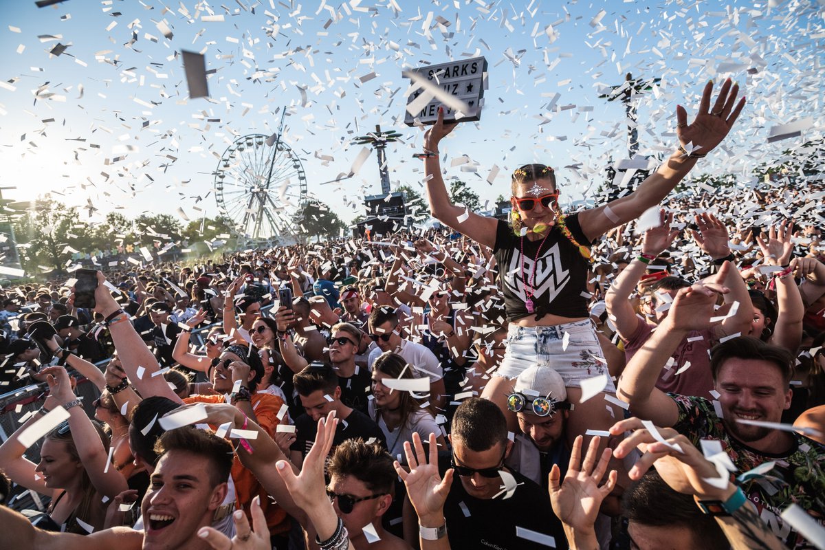 Confetti everywhere 🎊🎊 #SOUND