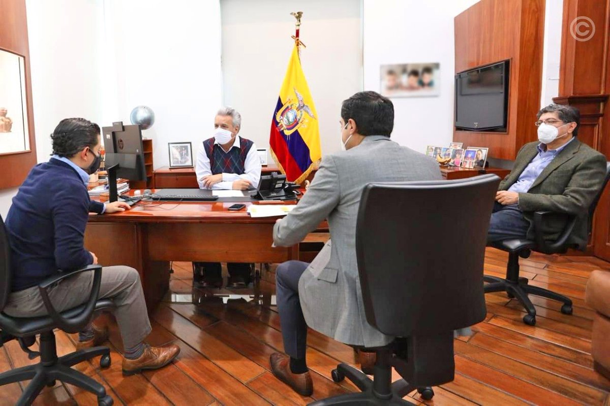 Presidencia_Ec's tweet photo. Primer Mandatario @Lenin Moreno, mantuvo una conversación telefónica con presidente de China, Xi Jinping, quien manifestó su disposición de avanzar en materia de cooperación económica con el Ecuador. Además, reconoció las acciones oportunas tomadas por Ecuador frente al #COVID19. https://t.co/ugGndNdNYy