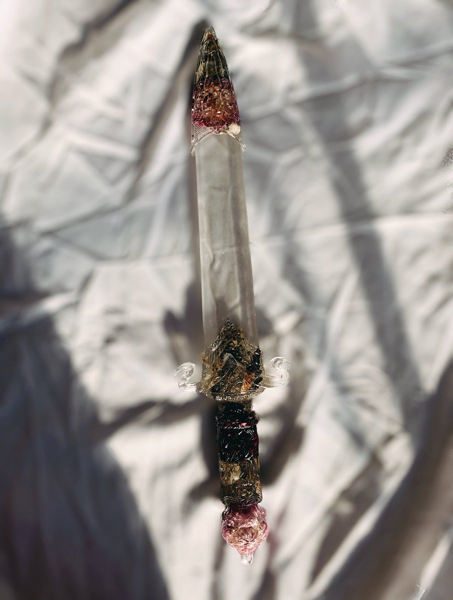 flosplaneta's tweet photo. medieval dagger giveaway 🗡 

to enter:
-follow me
-rt&amp;like this

extra entries: tag a friend 
ends (6/26) https://t.co/2sDHmTDoJn