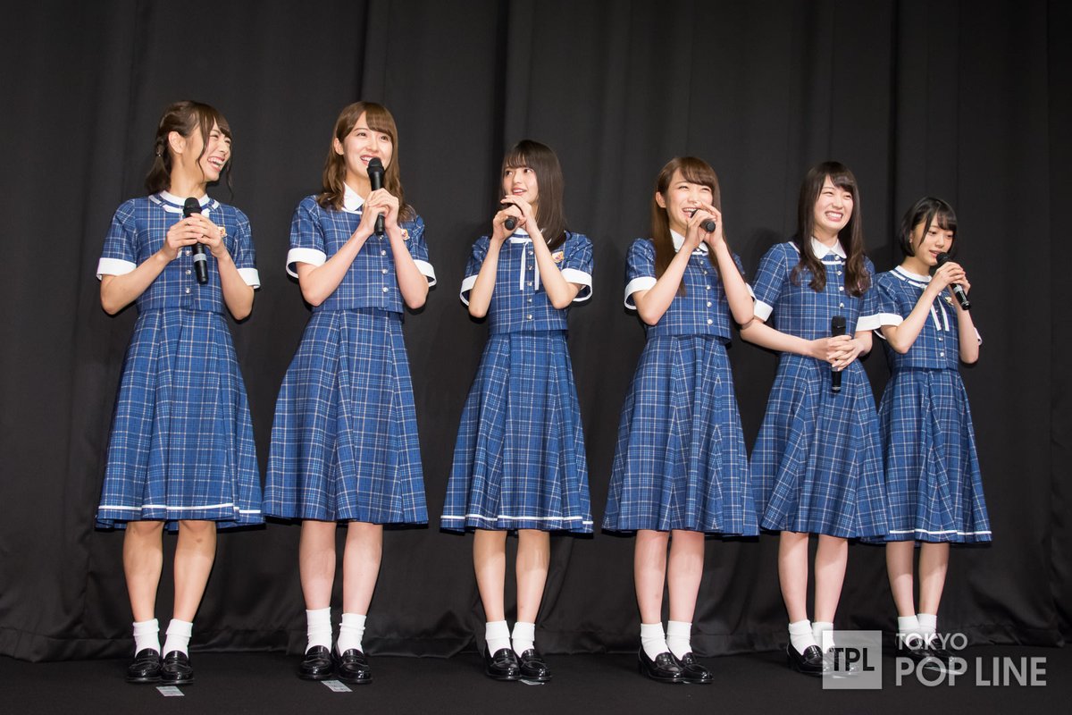 22 ⊿ 15th Single UniformAnother refreshing blue check uniform! For this uniform, the U-20s wore ribbons, and their skirts had an extra accent line around the hem. The older members had off-center buttons and a peter pan collar. https://twitter.com/korobizaka/status/1272229092138594306?s=20
