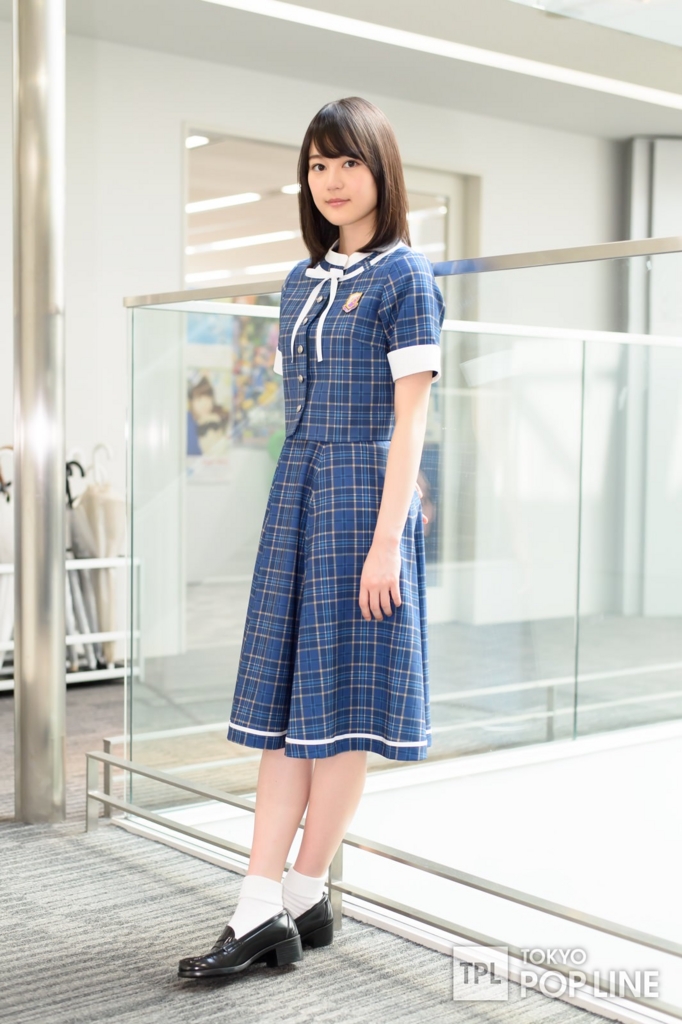 22 ⊿ 15th Single UniformAnother refreshing blue check uniform! For this uniform, the U-20s wore ribbons, and their skirts had an extra accent line around the hem. The older members had off-center buttons and a peter pan collar. https://twitter.com/korobizaka/status/1272229092138594306?s=20