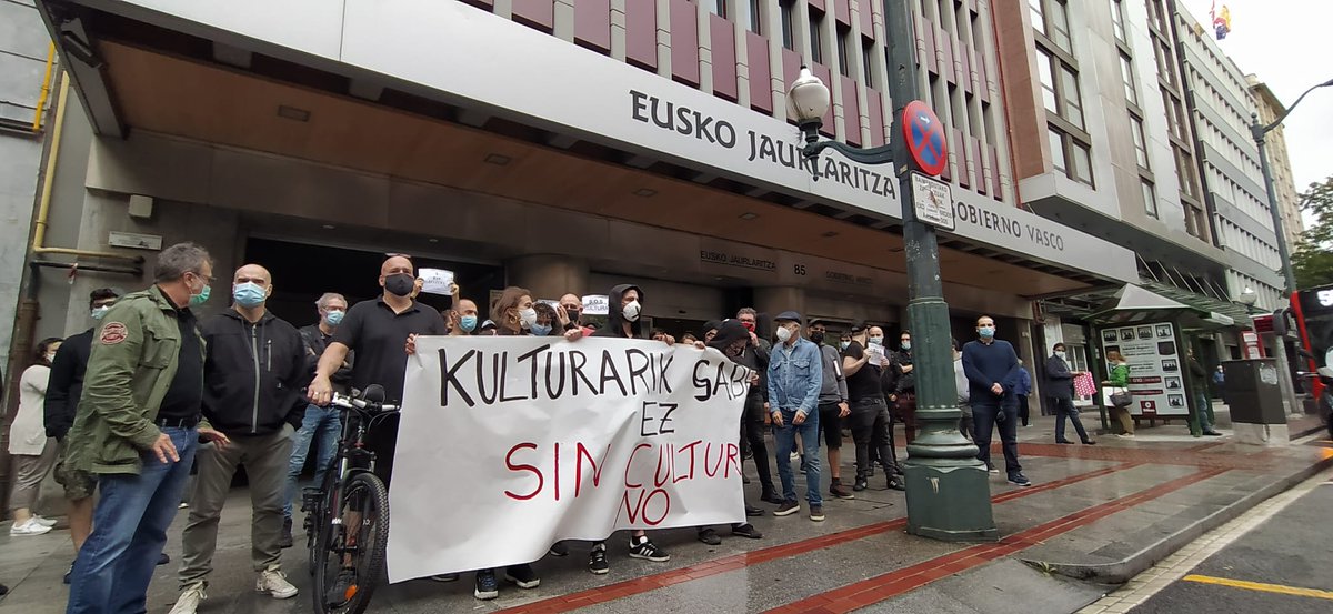 KPlataforma's tweet photo. MAÑANA A LAS 12:00 EL JUEVES A LAS 13:00 - NECESITAMOS VUESTRO APOYO
#kulturaplataforma 
#euskojaularitza https://t.co/LwZ1XZclQa