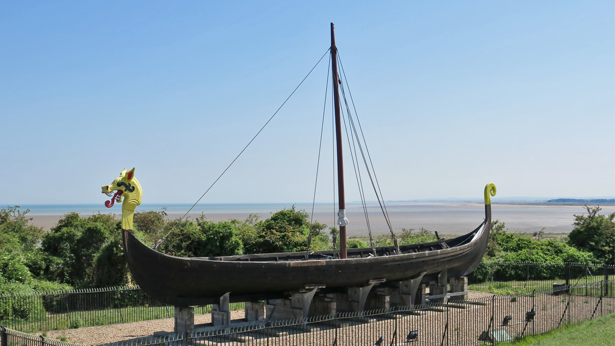 Point 2 on the mastersheet is the old footbridge. This is about the only piece of the old terminal still there in its entirety. You entered the footbridge by passing the replica Viking ship ‘Hugin’ (a gift from Denmark in 1949).