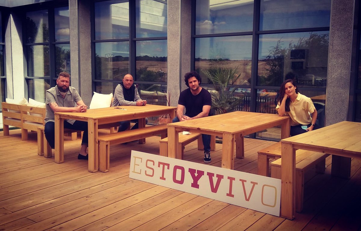 Esa gente guapa de Estoy Vivo at work!! 🤟🏻🤟🏻🤟🏻 <a href="/estoyvivo_tve/">Estoy Vivo</a> <a href="/thegoodmoodprod/">The Good Mood Productions</a> <a href="/guilleci2/">Guillermo Cisneros</a> <a href="/LuisMoyaRedrado/">Luis Moya Redrado</a> #MariaMiranda <a href="/sotomonte091/">Andrés Martín Soto</a>