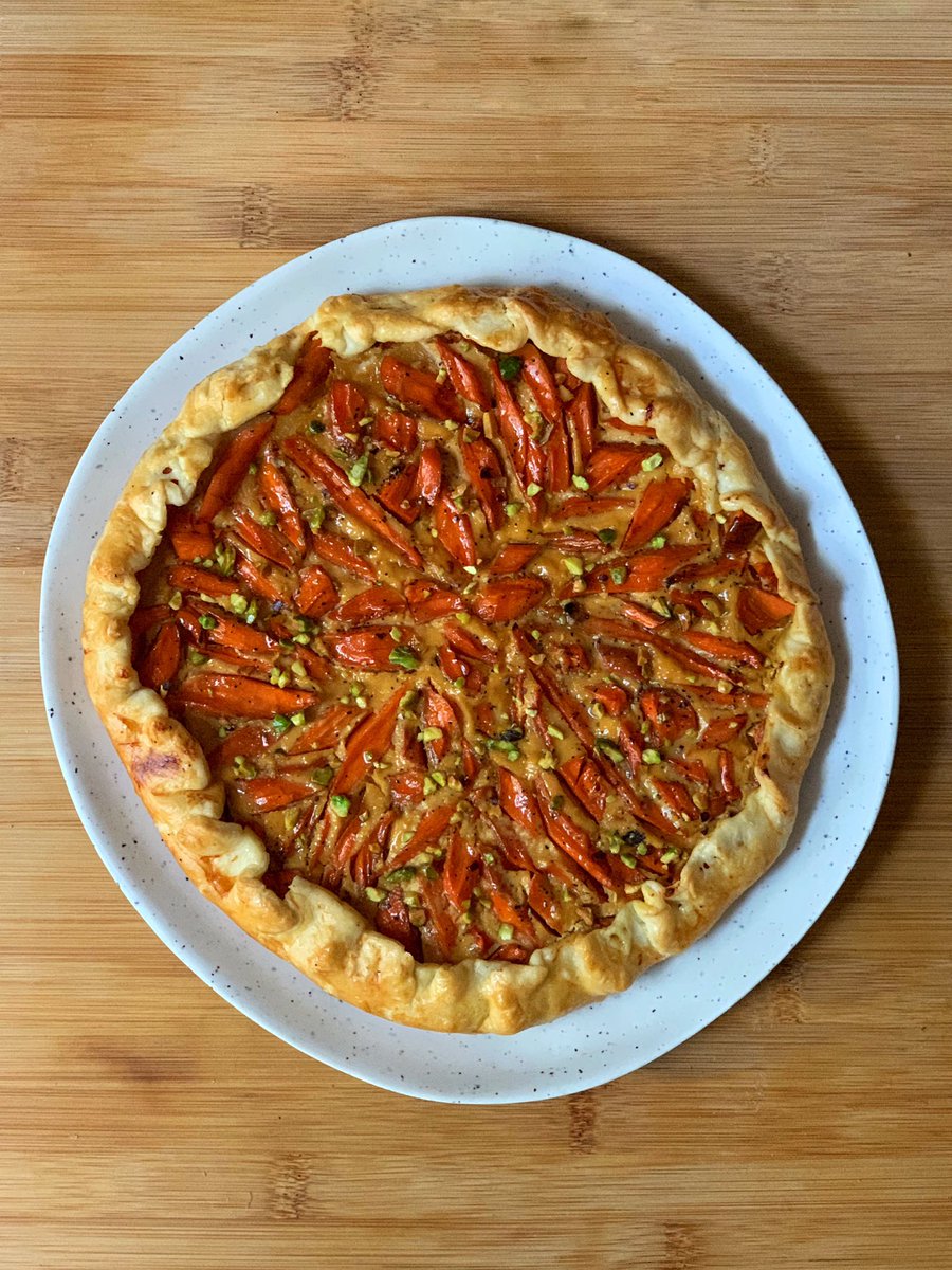this is so good, easily one of the most satisfying things i’ve eaten in a while- freeform carrot galette with roasted black pepper carrots, burnt honey greek yogurt custard& toasted pistachios, brushed with burnt honey butter to finish it off  #humblebragdiet