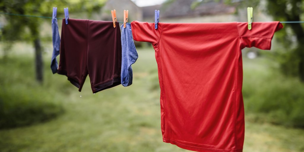 YourLCUB's tweet image. Air-drying clothes can #reduce the average household’s #carbonfootprint by a whopping 2,400 pounds a year. Experts say that if all Americans #linedried clothing for just half of a year, it would save 3.3 % of the country’s total residential output of carbon dioxide.