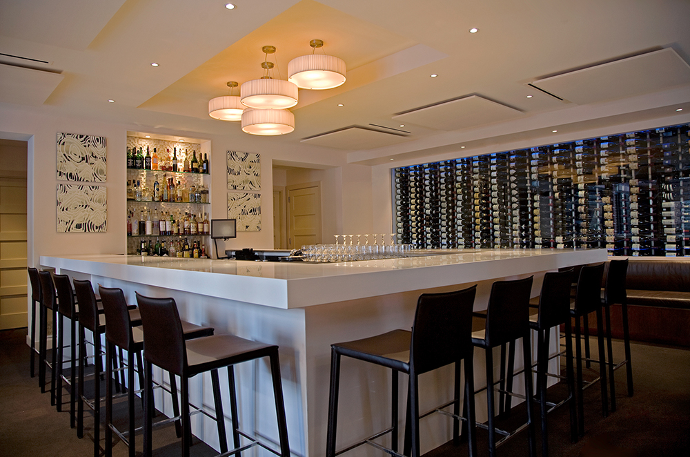 VintageViewWine's tweet image. @cachecacheASE one-upped the Tony Ski Resort with this 540-bottle display — just for magnums. Using brushed nickel W Series Magnum racks that accompany W Series frames, this restaurant created a stunning glass-enclosed wine wall with LED lighting for an extra attention grabber.