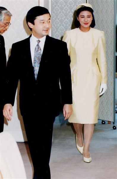 みずのみこ 例えば常陸宮妃となる旧伯爵令嬢津軽華子さんも 共布のシンプルなドレス 帽子 コートに真珠のネックレス イヤリングにこぶりなバッグと手袋と 非常にフォーマルな ファッションで婚約会見に臨んでいます みずのみこ 例えば常陸宮妃となる旧伯爵令嬢津軽華子さんも 共布のシンプルなドレス 帽子 コートに真珠のネックレス イヤリングにこぶりなバッグと手袋と 非常にフォーマルな ファッションで婚約会見に臨んでいます
