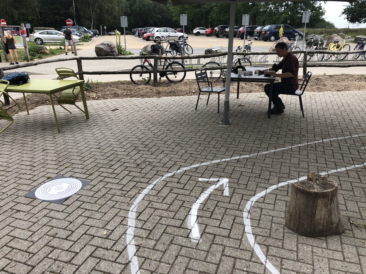 sandra_invorm's tweet photo. Terrasje pakken nieuwe stijl, beetje vreemd maar wel lekker! #volgdepijlen #posbankpaviljoen https://t.co/llRP98N8GE