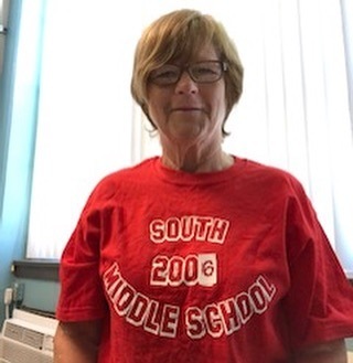 SMSBraintree's tweet photo. Mrs. Lydon’s sporting the vintage #BulldogPride gear: her t-shirt is from her first year at South! #SouthSpiritWeek https://t.co/KdCOFYZhSe https://t.co/g1uqzjtwkD