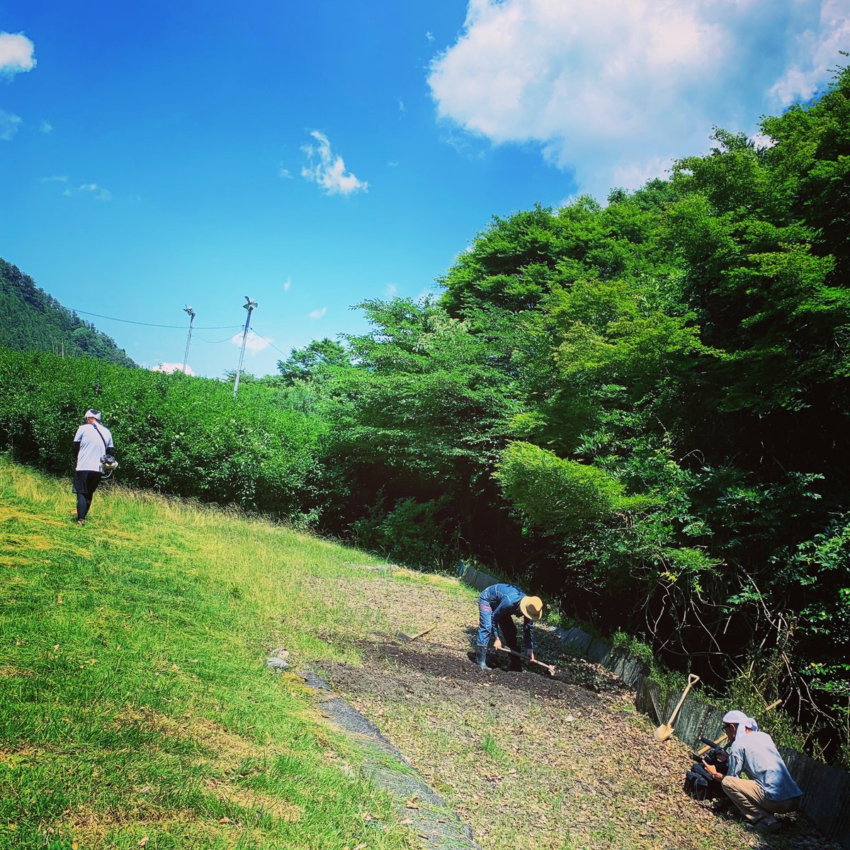 hidekiSHIRASAWA's tweet image. 【 #documentary_film】
#木村衛 監督と二人三脚で制作している「#DAIJYOBU」…かれこれ5年撮影しています。静岡県大井川上流長野県に近い山深いエリアにある #村上光照老師 の #禅道場 にて