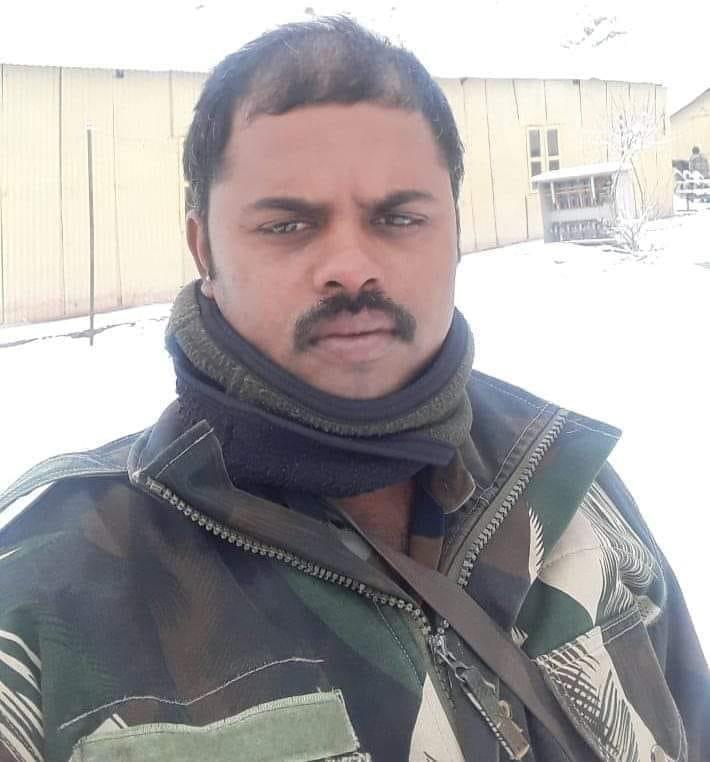 VMI_Pmk's tweet photo. #Ladakh எல்லையில் சீன ராணுவத்தினர் தாக்குதலில் ராமநாதபுரத்தை சேர்ந்த வீரர் #Palani அவர்கள் வீரமரணம் அடைந்துவிட்டார் 😥
அவர்களை சார்ந்த அனைவருக்கும் ஆழ்ந்த இரங்கலை தெரிவித்துக்கொள்கிறோம்
இவண்: தளபதி விஜய் மக்கள்- பரமக்குடி
#RipPalani #LadakhBorder https://t.co/amSODcZaOq