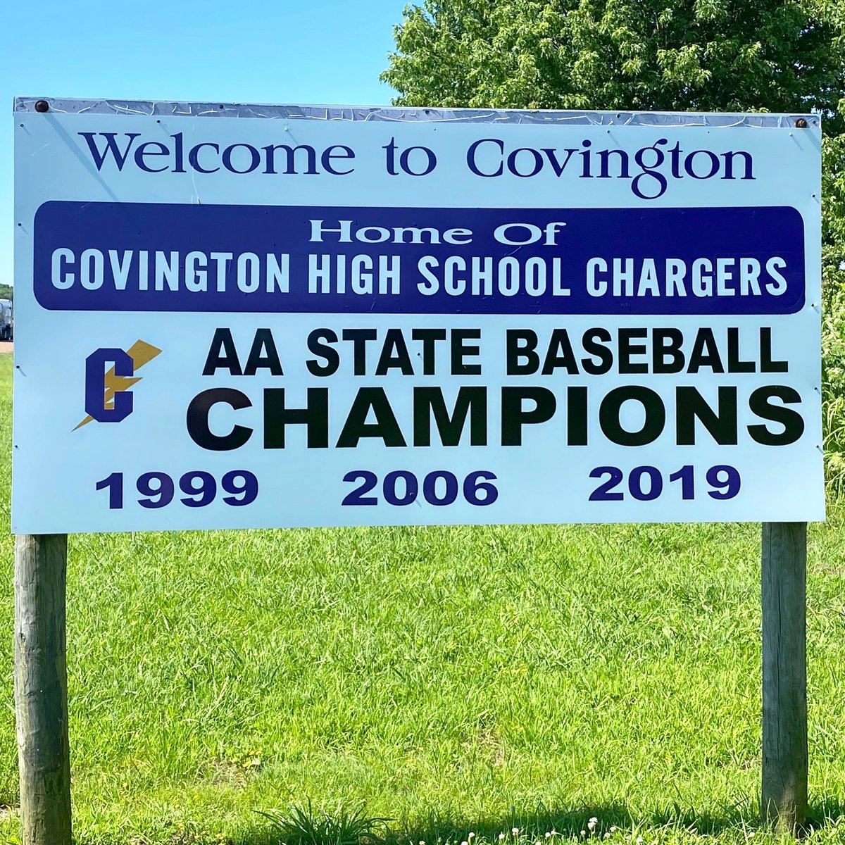 CHS_BSB's tweet photo. Special thanks to Lyn Jones and the Covington Public Works for our new championship sign!! ⚡️⚡️⚡️ https://t.co/5B0ZGwjbJ1