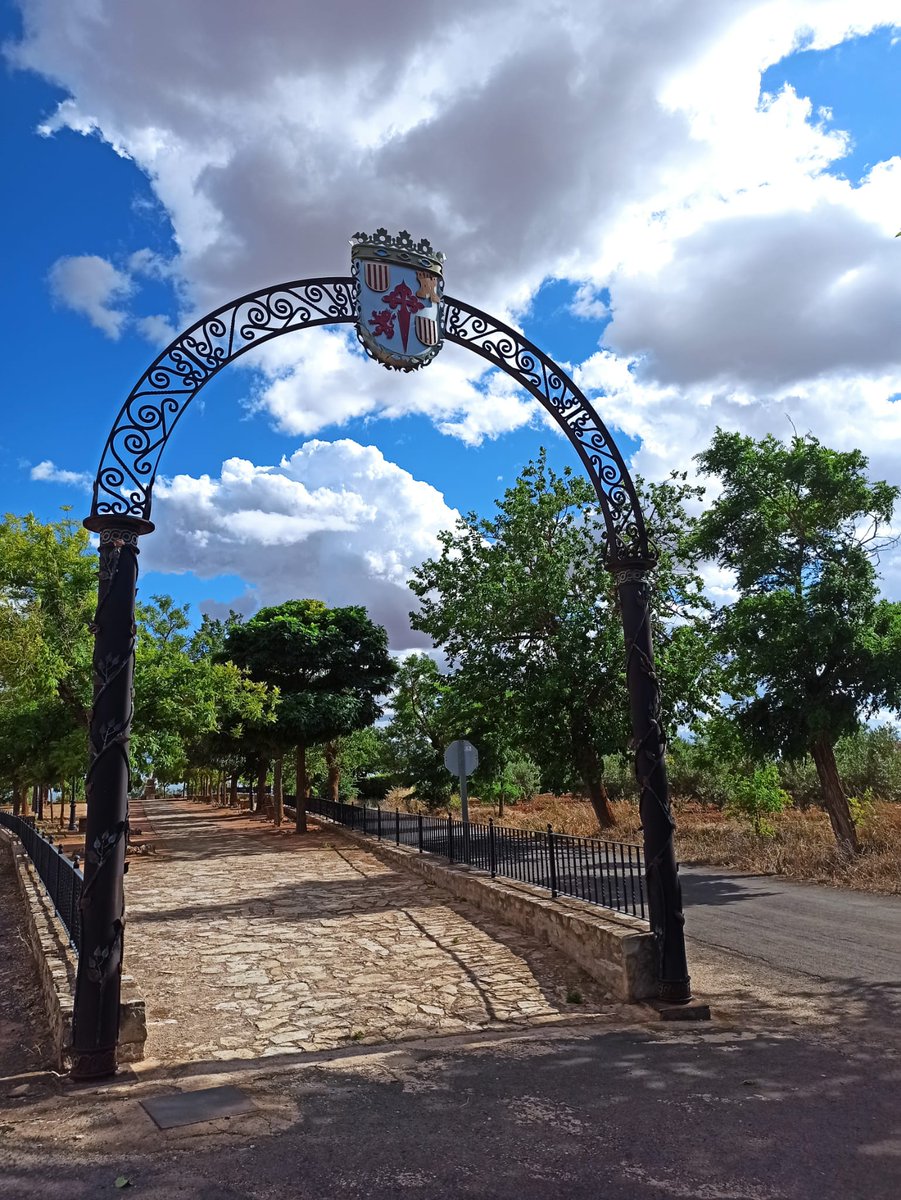 TurismoInfantes's tweet photo. Villanueva de los Infantes os esta esperando para no sólo disfrutar de sus calles y monumentos emblemáticos, si no también, disfrutar de la naturaleza, disfrutar de la tranquilidad 🌿😊
#InfantesForjadoPorHidalgos #Turismo #TurismoSeguro #TurismoCultural #TurismoRural #Pueblosmbe https://t.co/SKLyuGJujE