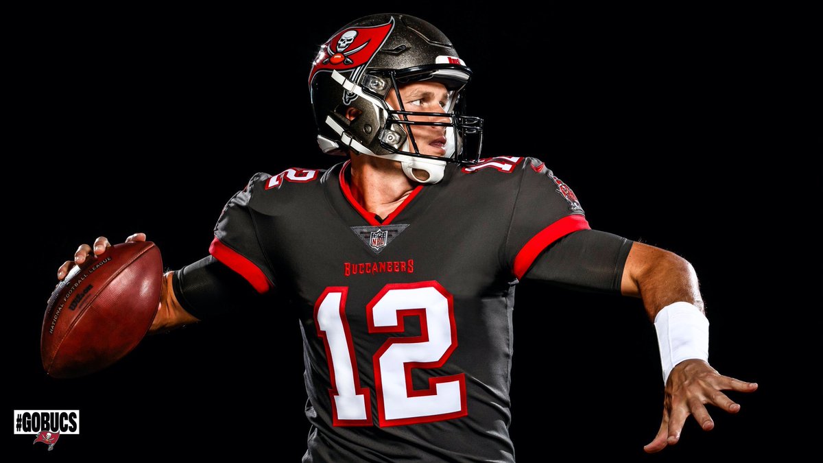 FieldYates's tweet photo. A first look at Tom Brady in two of his @Buccaneers uniforms. https://t.co/aHrHd17OiS