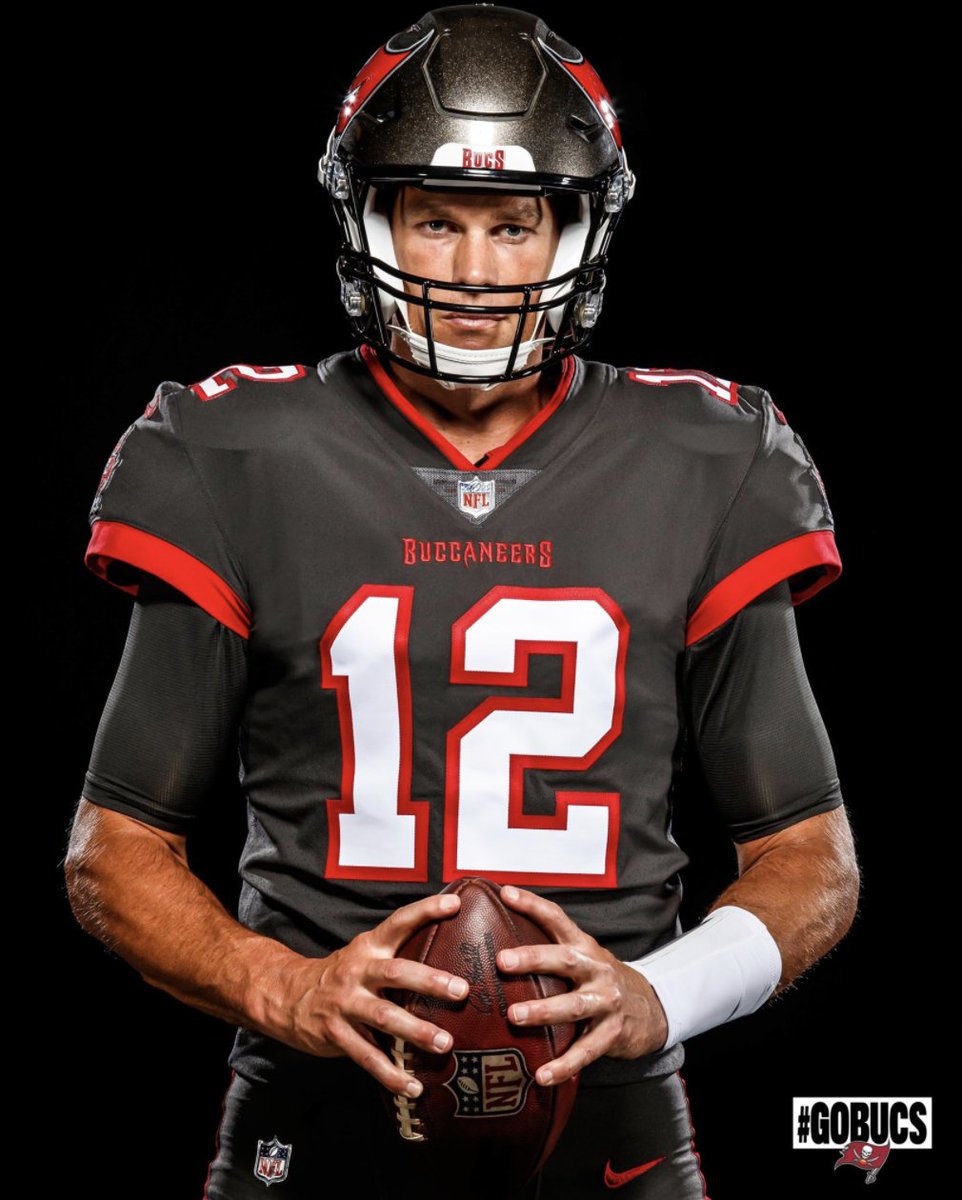 BleacherReport's tweet photo. First look at @TomBrady in a Bucs uniform @brgridiron
⁣
Wild.⁣
⁣
(via @Buccaneers) https://t.co/gOTErUdSAX