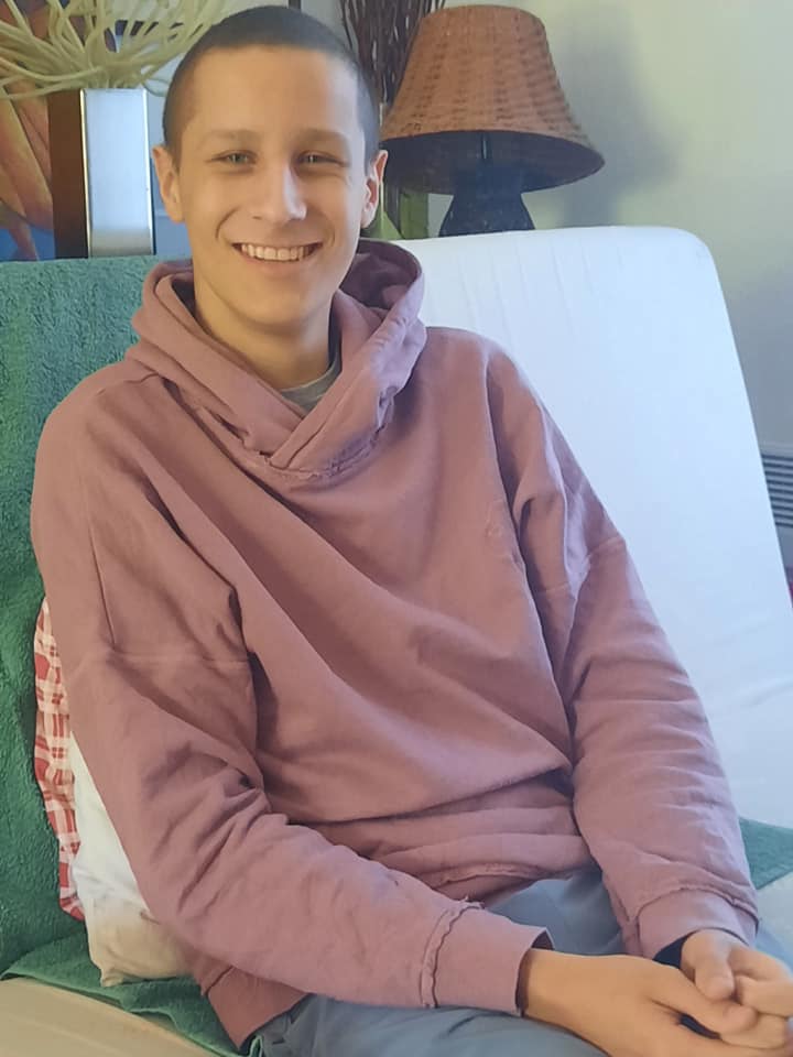 1 an d'épreuves mais 1 an de rencontres et de générosité : Gauthier, atteint d'un #sarcome d'Ewing, nous raconte son "année passée" dans un beau témoignage empreint de force et d'espoir. Nous lui souhaitons le meilleur, ainsi qu'à ses proches 💪✨
▶️facebook.com/gustave.roussy…