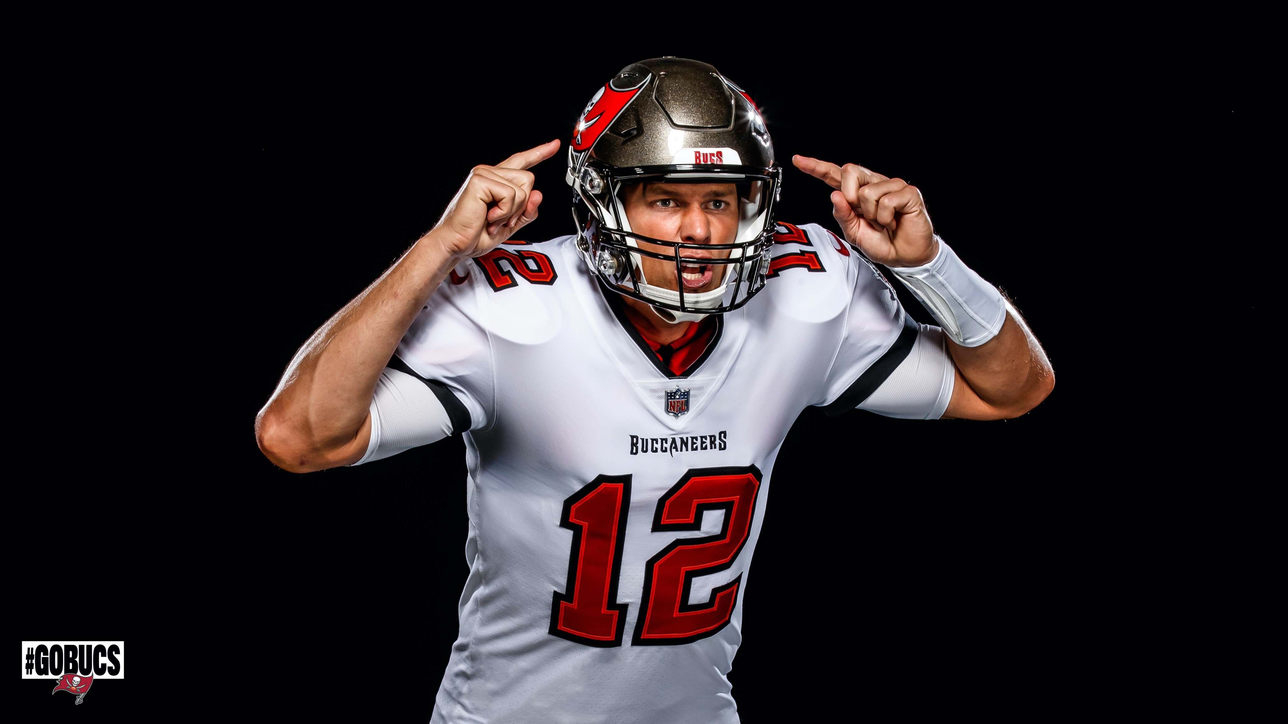 Yahoo Sports on X: First pictures of Tom Brady in a @Buccaneers