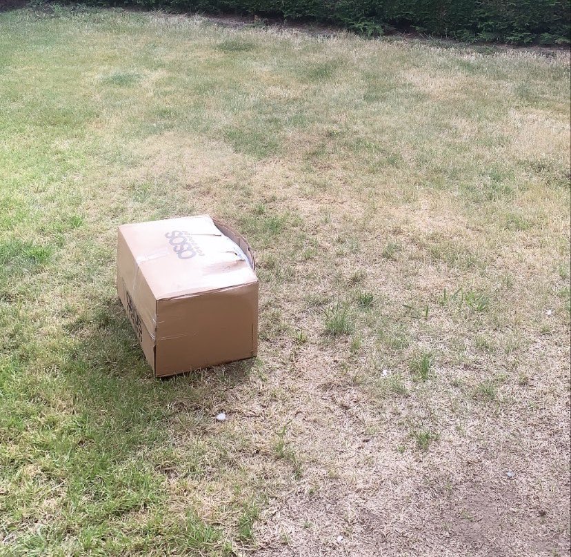 fbjones13's tweet photo. When your parcel worth £130 is launched over 10 foot and burst open, rained here all day and there’s literally a puddle in the box!! @ASOS_HeretoHelp https://t.co/Dd2a4fJQMZ