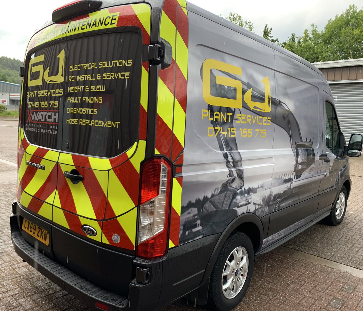 Ford Transit L2H2 has gone all out on this wrap and chevron kit fitted.

Thanks Gareth for your custom
And especially for your patience during lockdown 👍😉

#wrap #digitalprint #reflective #mint #metamark