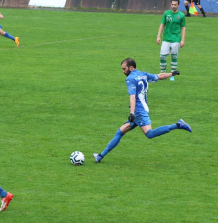 Penúltima renovación!! Brais Groba segue un ano máis na Lagoa. O defensa máis goleador da categoría segue na casa!!!
 💙💙