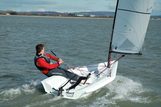 Campamentos de vela a 1 hora de Madrid: Campamentos de vela 2020 Con la llegada del verano, vuelven un año más, los campamentos de vela en el embalse de Burguillo, a tan sólo una hora de Madrid. En un entorno natural excepcional, en pleno corazón de la… dlvr.it/RYlsQM