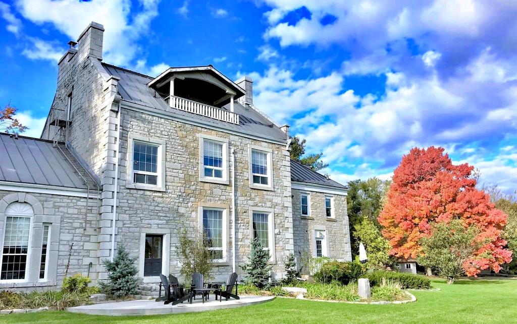 Visit Kingston tweet media