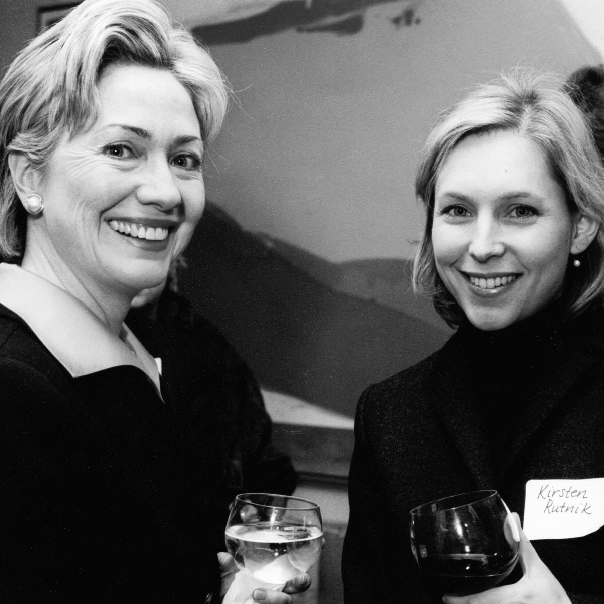 . @KamalaHarris as  @SenGillibrand A thread: