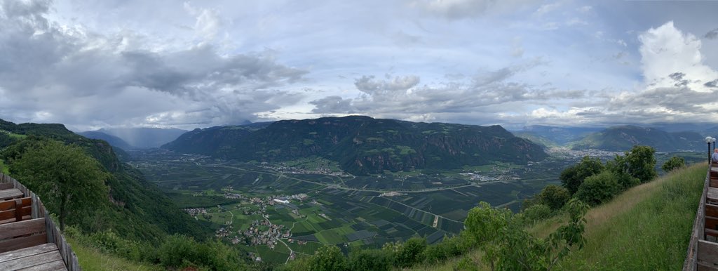 casparterhorst's tweet photo. #Dinnertime with a nice glass of local red #Lagrein. And this view. #Meran on the left. The top of #Meran2000 in the clouds. Ritten on top of the alm. #Bozen at the right. 🥂 View from amazing terras at #Gastof_Lipp https://t.co/8JjVj0nErQ