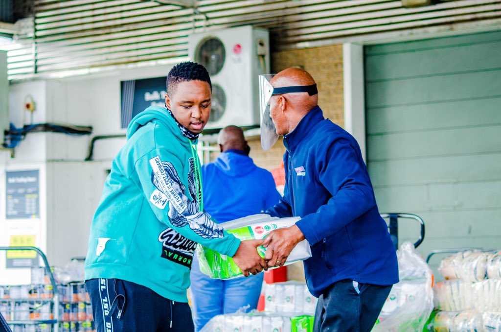 Shimza01's tweet photo. #OMSLockdown I’m on a drive to raise money for the @SolidarityRSA’s Humanitarian Effort and the @NelsonMandela Foundation’s #Each1Feed1 programme. These initiatives tie in with the work of my #SHIMUZIC Foundation, promoting food security for vulnerable families during #COVID19. https://t.co/TU9ADuapdJ