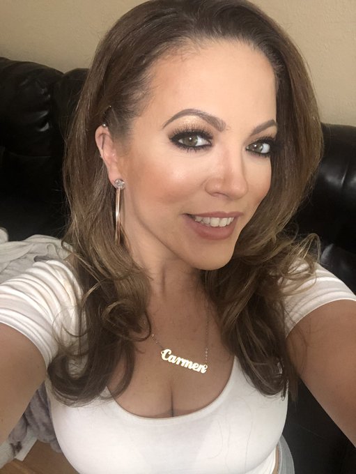 I&rsquo;m digging this necklace a guy got me for a custom video :) https://t.co/8EnAfYhkaq