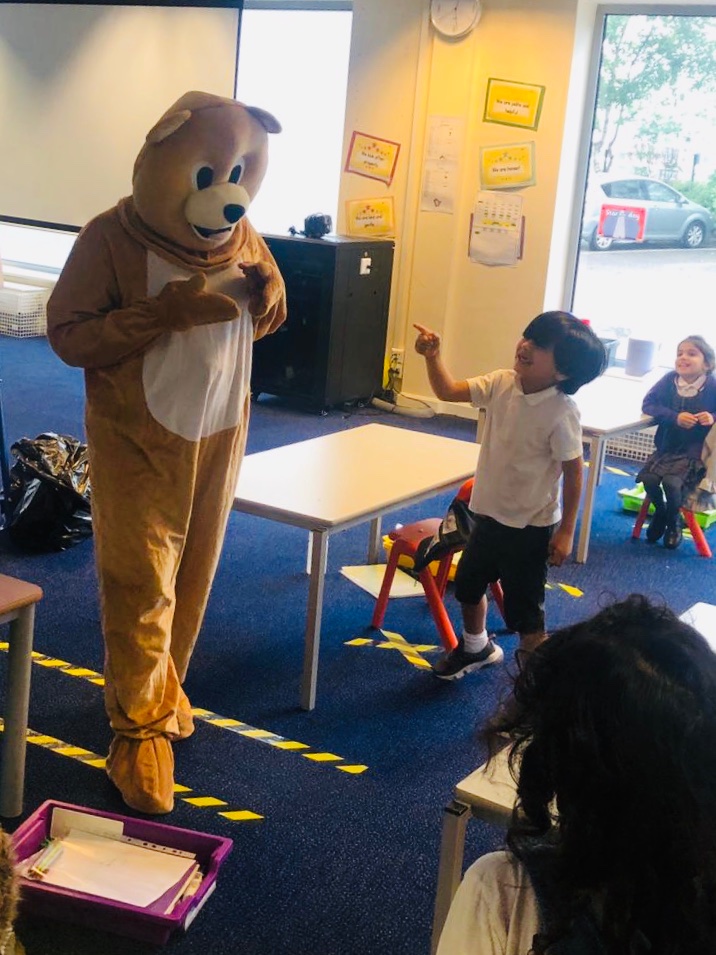 olive_bolton's tweet photo. A ‘bear-y’ strange teacher has been spotted in school today! #InspiringLearners #WeAreStar #HappyTimes #StoryCharacters https://t.co/ckTW1I93zu